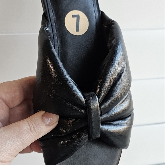 Marc Fisher Leather Slips Sandals Flats Black padded size Z - Picture 5 of 5